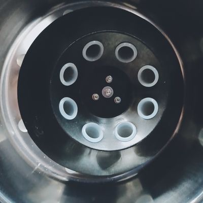 Tiếng ồn thấp Phòng thí nghiệm y tế Máy ly tâm An toàn sinh học Rotor góc kín gió